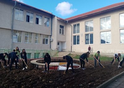 Сензитивната ни градина почти е готова